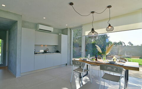 Villa Mandorlo 4: Interieur Ontwerp, Flooring, Muur, Meubilair, Plafond, Verdieping, Lichte Inrichting, Verlichting, Keuken En Eettafel, Keuken