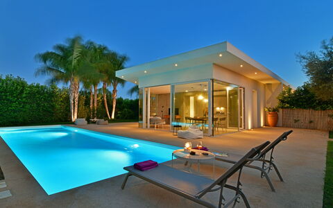 Villa Mandorlo 4: Zwembad, Toevlucht, Eco Hotel, Samengesteld Materiaal, Schaduw, Landgoed, Villa, Hotel, Vrije Tijd, Buitenmeubels