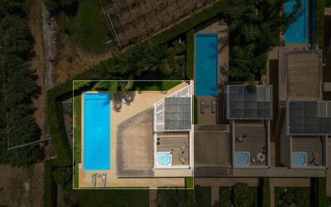 Villa Mandorlo 4: Zwembad, Toevlucht, Woongebied, Thermae, Stedelijk Ontwerp, Samengesteld Materiaal, Eco Hotel, Landgoed, Tegel, Waterpartij