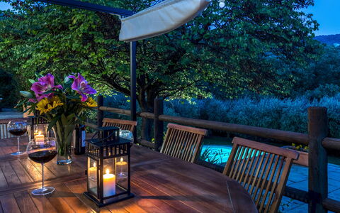 Casa Pippin 8: Meubilair, Tafel, Buitenmeubels, Stoel, Verlichting, Buitentafel, Dek, Tuin, Eco Hotel, Patio
