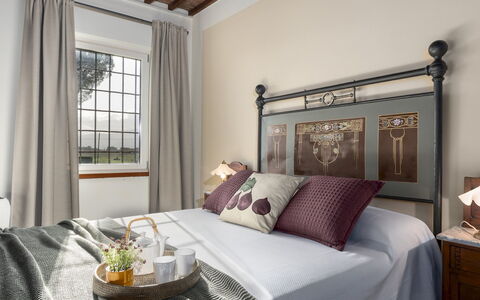 Tenuta Francigena 8: Bed, Slaapkamer, Interieur Ontwerp, Meubilair, Bedding, Laken, Linens, Kamer, Flooring, Fotolijst