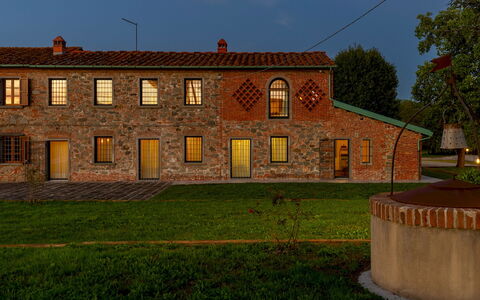 Tenuta Francigena 8: Lucht, Gras, Muur, Architectuur, Huis, Landschap, Huis, Steen, Land Lot, Metselwerk