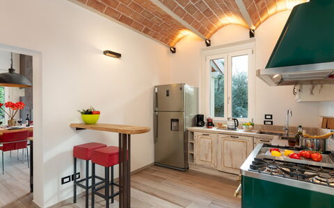 La Villanella 6: Keuken, Meubilair, Interieur Ontwerp, Toestel Van De Keuken, Hout, Countertop, Major Appliance, Plafond, Flooring, Huishoudapparatuur