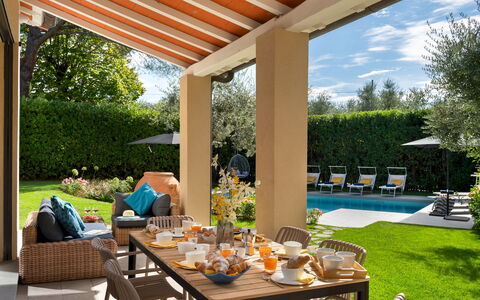 La Villanella 6: Meubilair, Buitenmeubels, Stoel, Tuin, Huis, Tafel, Land Lot, Backyard, Schaduw, Toevlucht