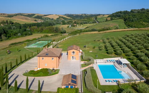 Podere Terranuova 10+2: Zwembad, Landgoed, Vrije Tijd, Toevlucht, Gazon, Hacienda, Villa, Boerderij, Werf, Landscaping