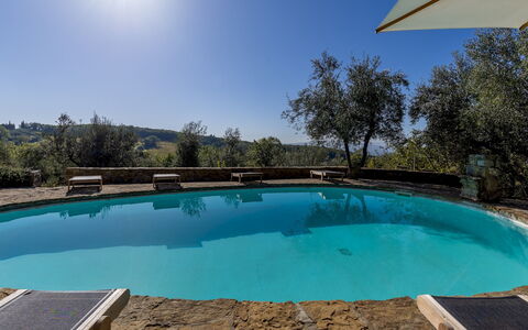 Castellare in Poggio 10: Blauw, Zwembad, Landscaping, Toevlucht, Waterpartij, Reflectie, Backyard, Buitenmeubels, Eco Hotel, Thermae