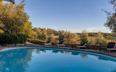 Castellare in Poggio 10: Blauw, Zwembad, Reflectie, Buitenmeubels, Toevlucht, Eco Hotel, Reflecting Pool, Vijver