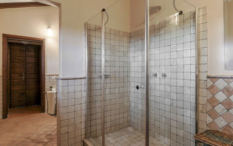 Tenuta Navelli 12+2: Muur, Flooring, Verdieping, Interieur Ontwerp, Plafond, Loodgieterswerkinrichting, Tegel, Samengesteld Materiaal, Loodgieter, Badkamer