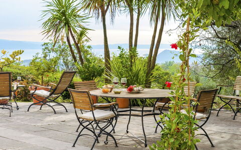 Tenuta Navelli 12+2: Meubilair, Stoel, Buitenmeubels, Tafel, Buitentafel, Schaduw, Tuin, Keuken En Eettafel, Patio, Vrije Tijd