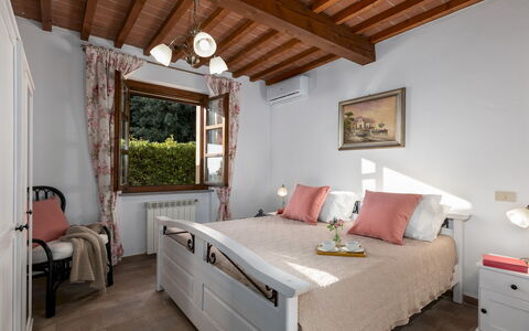 La Nula 4: Meubilair, Bed, Interieur Ontwerp, Slaapkamer, Muur, Bedding, Laken, Hout, Flooring, Kamer