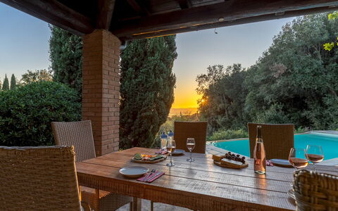 La Nula 4: Meubilair, Buitenmeubels, Stoel, Tafel, Schaduw, Buitentafel, Keuken En Eettafel, Tuin, Eco Hotel, Backyard