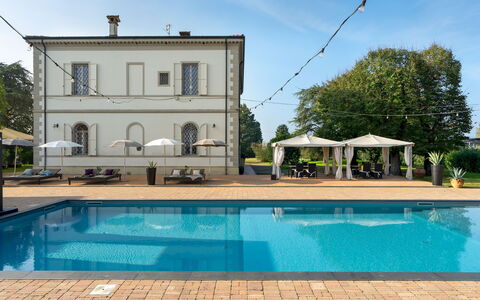 Villa Laguna 10: Zwembad, Toevlucht, Hotel, Badplaats, Villa, Buitenmeubels