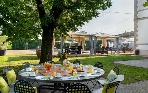 Villa Laguna 10: Meubilair, Tafel, Stoel, Schaduw, Buitenmeubels, Restaurant, Tuin, Buitentafel, Outdoor Structuur, Werf