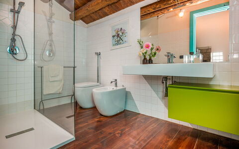 Villa Ramunna 6: Interieur Ontwerp, Flooring, Muur, Badkamer, Loodgieterswerkinrichting, Verdieping, Kraan, Loodgieter, Tegel, Wastafel