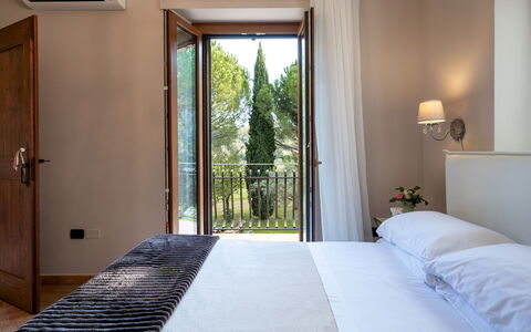 Villa Cherubini 8+1: Interieur Ontwerp, Meubilair, Bed, Huis, Slaapkamer, Bedding, Kamer, Laken, Linens, Gordijn