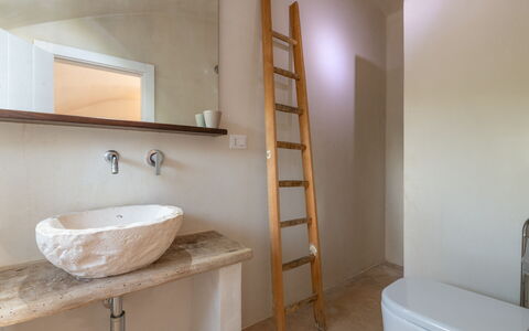 Trullo Luna 6+1: Muur, Flooring, Hout, Interieur Ontwerp, Verdieping, Plafond, Loodgieterswerkinrichting, Verlichting, Kamer, Badkamer