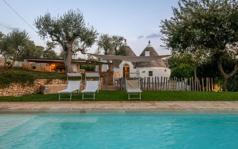 Trullo Luna 6+1: Tuin, Gazon, Landgoed, Schaduw, Zwembad, Backyard, Hacienda, Werf, Landscaping, Boerderij