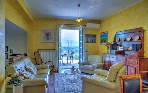 Villa Ipazia 6: Meubilair, Interieur Ontwerp, Kamer, Tafel, Flooring, Verlichting, Stoel, Plafond, Verdieping, Fotolijst