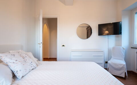 Tenuta Cavi 10: Bed, Interieur Ontwerp, Meubilair, Slaapkamer, Bedding, Muur, Laken, Verdieping, Flooring, Hout