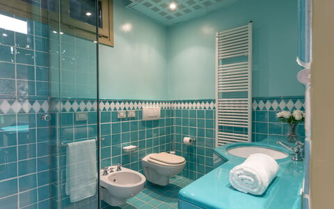 La Scuderia 8: Interieur Ontwerp, Flooring, Verdieping, Loodgieterswerkinrichting, Plafond, Badkamer, Kamer, Kraan, Loodgieter, Tegel