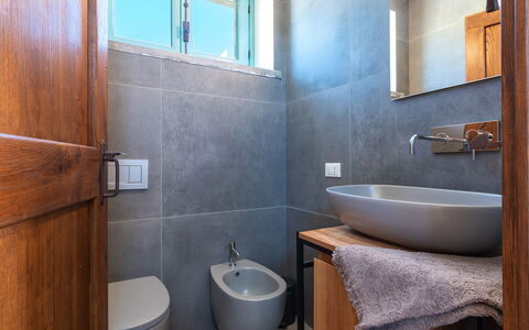La Buona Maniera 10: Badkamer, Loodgieterswerkinrichting, Flooring, Muur, Verdieping, Hout, Wastafel, Wastafel In De Badkamer, Kraan, Interieur Ontwerp