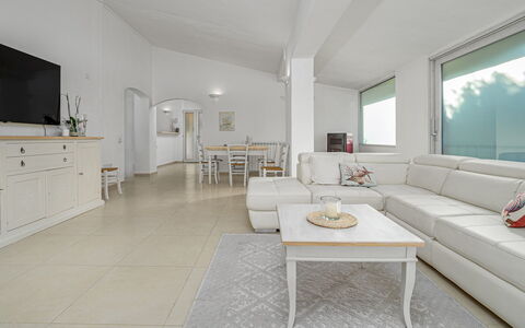 Villa la Maddalena 6+2: Meubilair, Flooring, Bankstel, Interieur Ontwerp, Plafond, Verdieping, Woonkamer, Tafel, Kamer, Verlichting