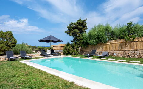 Villa la Maddalena 6+2: Blauw, Zwembad, Toevlucht, Tuin, Buitenmeubels, Eco Hotel, Landscaping, Landgoed, Schaduw, Hacienda