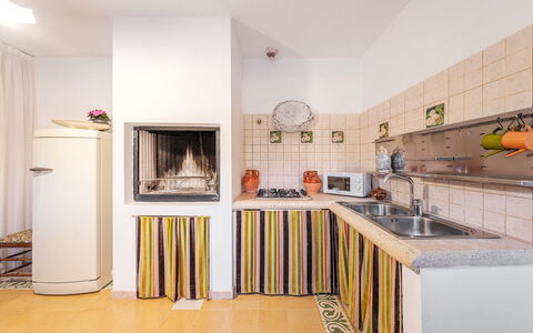 Villa dei Glicini 8+2: Interieur Ontwerp, Flooring, Keuken, Toestel Van De Keuken, Hout, Major Appliance, Verdieping, Plafond, Countertop, Kamer