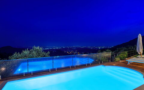 Villa Jasmine 8: Blauw, Zwembad, Toevlucht, Eco Hotel, Vrije Tijd, Thermae, Hotel, Badplaats, Avond, Buitenmeubels