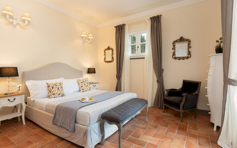 Villa Iole 14: Meubilair, Interieur Ontwerp, Verdieping, Kamer, Flooring, Verlichting, Huis, Slaapkamer, Bed, Plafond