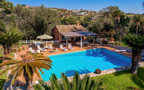 Villa la Cicaliera 10: Blauw, Zwembad, Toevlucht, Eco Hotel, Buitenmeubels, Vrije Tijd, Hacienda, Ligstoel, Hotel