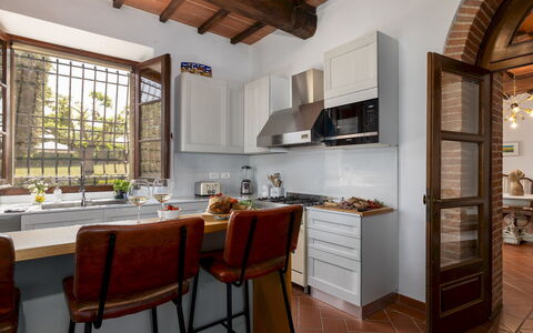 Villa la Monarca 16: Meubilair, Interieur Ontwerp, Keuken, Flooring, Toestel Van De Keuken, Muur, Countertop, Cabinetry, Hout, Plafond