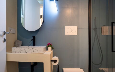 Casa Moros 6: Wastafel In De Badkamer, Interieur Ontwerp, Loodgieterswerkinrichting, Badkamer, Muur, Flooring, Verdieping, Wastafel, Spiegel, Kraan