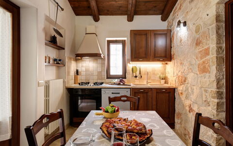 Trulli Italia 6+2: Meubilair, Interieur Ontwerp, Muur, Flooring, Plafond, Keuken, Lichte Inrichting, Countertop, Verdieping, Toestel Van De Keuken