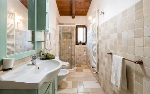 Trulli Italia 6+2: Flooring, Muur, Interieur Ontwerp, Verdieping, Loodgieterswerkinrichting, Badkamer, Plafond, Verlichting, Tegel, Kraan