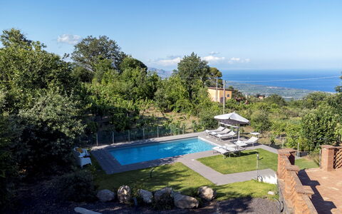 Vigne Dell'Etna 6: Zwembad, Toevlucht, Vrije Tijd, Eco Hotel, Badplaats, Buitenmeubels, Vakantie, Villa, Hacienda