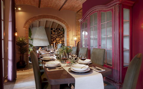 Agriresort Bacaringhe 13: Meubilair, Interieur Ontwerp, Tafel, Stoel, Eetkamer, Keuken En Eettafel, Tableware, Verlichting, Huis, Flooring