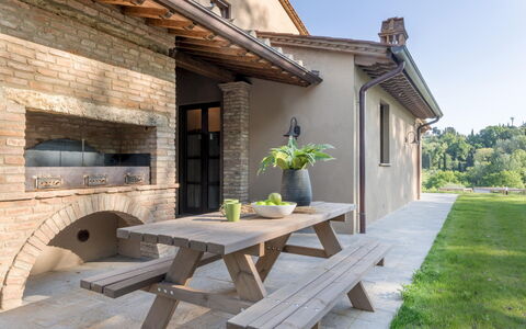 Agriresort Bacaringhe 13: Meubilair, Hout, Buitenmeubels, Tafel, Buitentafel, Keuken En Eettafel, Stoel, Steen, Tuin, Schaduw