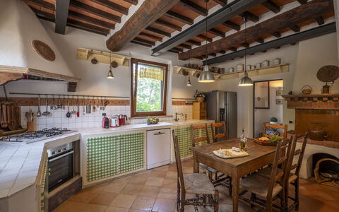 Podere Casanovina 12: Keuken, Interieur Ontwerp, Meubilair, Flooring, Hout, Countertop, Huis, Toestel Van De Keuken, Cabinetry, Verdieping