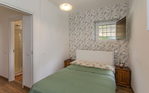 La Collina degli Ulivi 8+2: Interieur Ontwerp, Meubilair, Bed, Slaapkamer, Muur, Verdieping, Flooring, Hout, Laken, Kamer