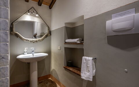 Muricciaglia 14: Muur, Interieur Ontwerp, Flooring, Verdieping, Loodgieterswerkinrichting, Verlichting, Plafond, Loodgieter, Badkamer, Kamer