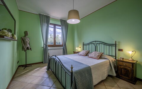 Podere Gellino 14: Meubilair, Interieur Ontwerp, Bed, Slaapkamer, Plafond, Kamer, Verdieping, Flooring, Bedding, Laken