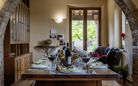 Podere Gellino 14: Meubilair, Interieur Ontwerp, Tafel, Hout, Stoel, Flooring, Tableware, Verlichting, Keuken En Eettafel, Eetkamer