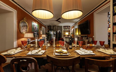Case Novole 10: Meubilair, Interieur Ontwerp, Tafel, Stoel, Plafond, Eetkamer, Verlichting, Lichte Inrichting, Tableware, Keuken En Eettafel