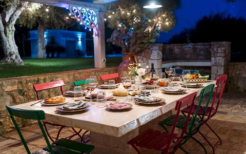 Trullo Magnifico 8: Meubilair, Tafel, Tableware, Stoel, Buitentafel, Keuken En Eettafel, Voedsel, Buitenmeubels, Tafelkleed, Restaurant