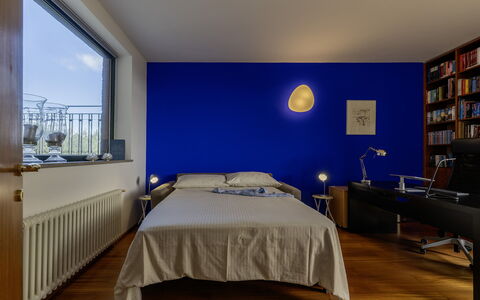 Villa Amyra 6+2: Blauw, Muur, Interieur Ontwerp, Slaapkamer, Meubilair, Bed, Plafond, Flooring, Verdieping, Laken