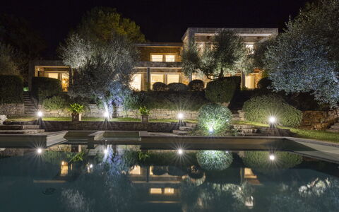 Brightline Villa 8: Tuin, Landgoed, Landschap Verlichting, Herenhuis, Toevlucht, Hacienda, Nacht, Zwembad, Landscaping, Villa