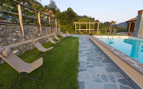 Villa Arbeio 8+6: Zwembad, Toevlucht, Flagstone, Eco Hotel, Buitenmeubels, Landgoed, Landscaping, Veranda, Thermae, Binnenplaats
