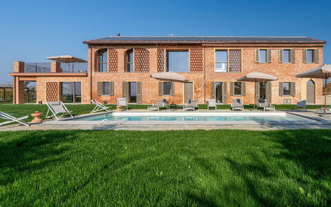 Cascina Buzio 12: Zwembad, Landgoed, Gazon, Boerderij, Villa, Toevlucht, Werf, Hacienda, Buitenmeubels, Herenhuis