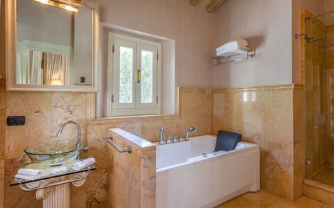Villa Ginevra 12: Loodgieterswerkinrichting, Bad, Badkamer, Flooring, Muur, Interieur Ontwerp, Verdieping, Kraan, Wastafel, Loodgieter